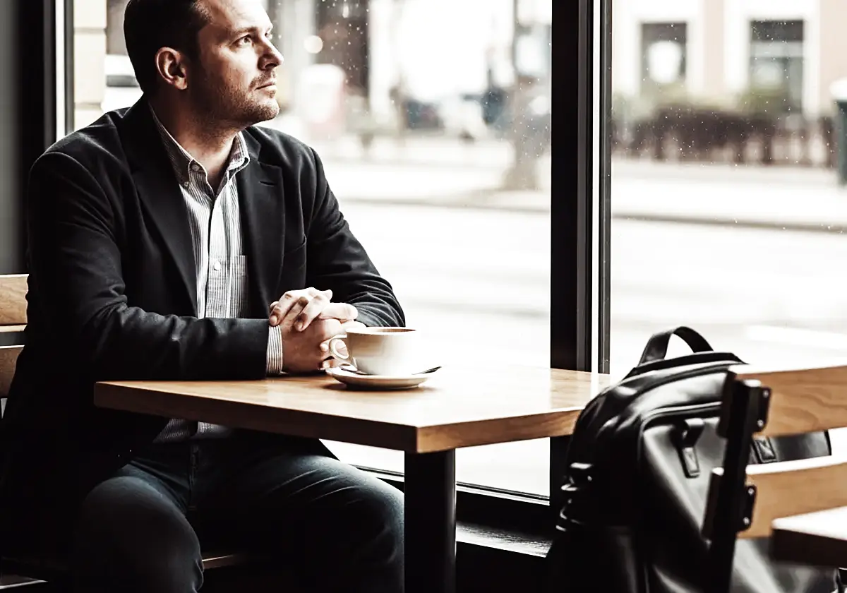 Neuanfang nach Trennung – allein am Tisch mit Gedanken